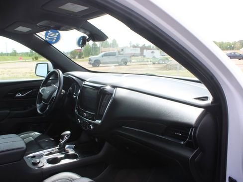 Used 2022 Chevrolet Traverse RS image 28