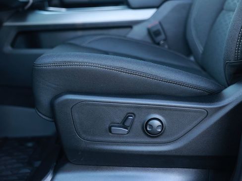 New 2026 RAM 1500 4x4 Crew Cab image 14