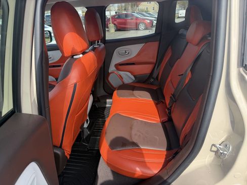 Used 2016 Jeep Renegade Latitude w/ Safety & Security Group FWD image 13