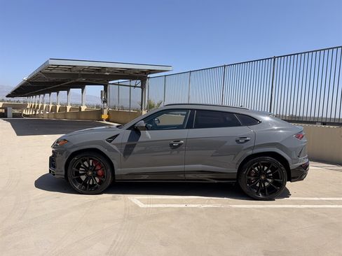 Used 2021 Lamborghini Urus AWD/4WD image 2