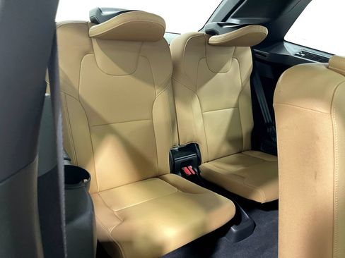 Used 2018 Volvo XC90 T6 Momentum w/ Convenience Package AWD/4WD image 32