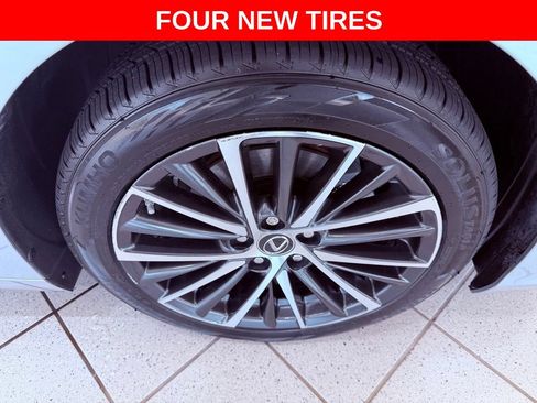 Certified 2023 Lexus ES 350 w/ Premium Package FWD image 4