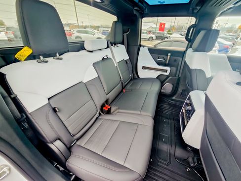 Used 2024 GMC Hummer EV 2X w/ LPO, Illumination Package image 39