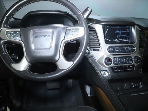 Used 2020 GMC Yukon XL Denali AWD/4WD image 30
