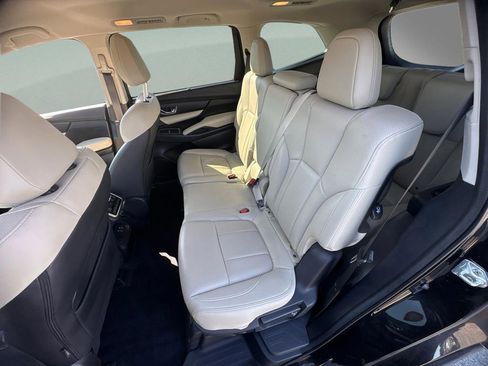 Used 2023 Subaru Ascent Limited AWD/4WD image 11