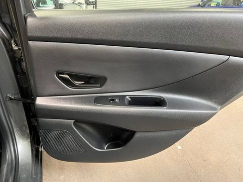 Used 2025 Hyundai Elantra Limited FWD image 13