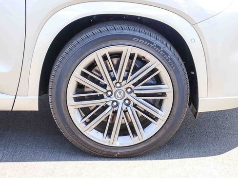 New 2026 Lexus TX 550h AWD Plug-In Hybrid image 10