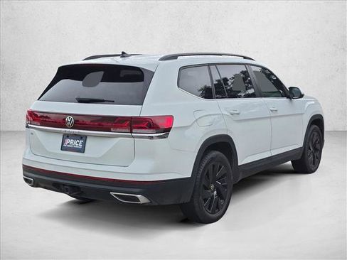 Used 2024 Volkswagen Atlas SE w/ Black Wheel Package FWD image 5