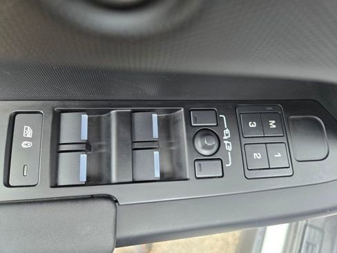 Used 2025 Land Rover Defender 110 S AWD/4WD image 19