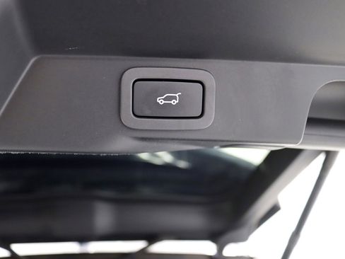 Used 2017 Land Rover Range Rover Sport SVR image 40