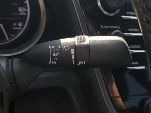 Used 2020 Toyota Camry SE FWD image 19