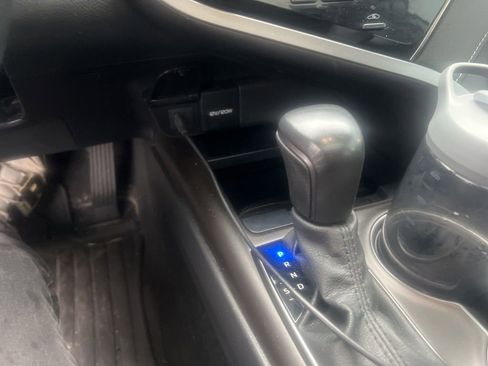 Used 2022 Toyota Camry SE w/ Cold Weather Package image 16