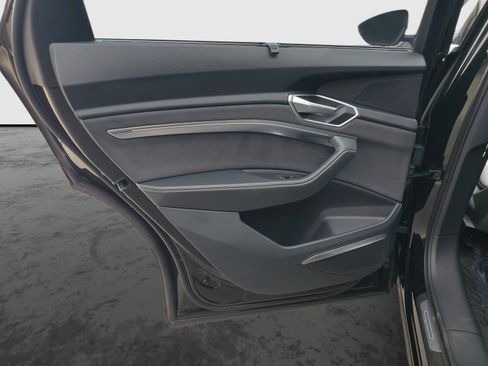 Used 2022 Audi e-tron Prestige image 15