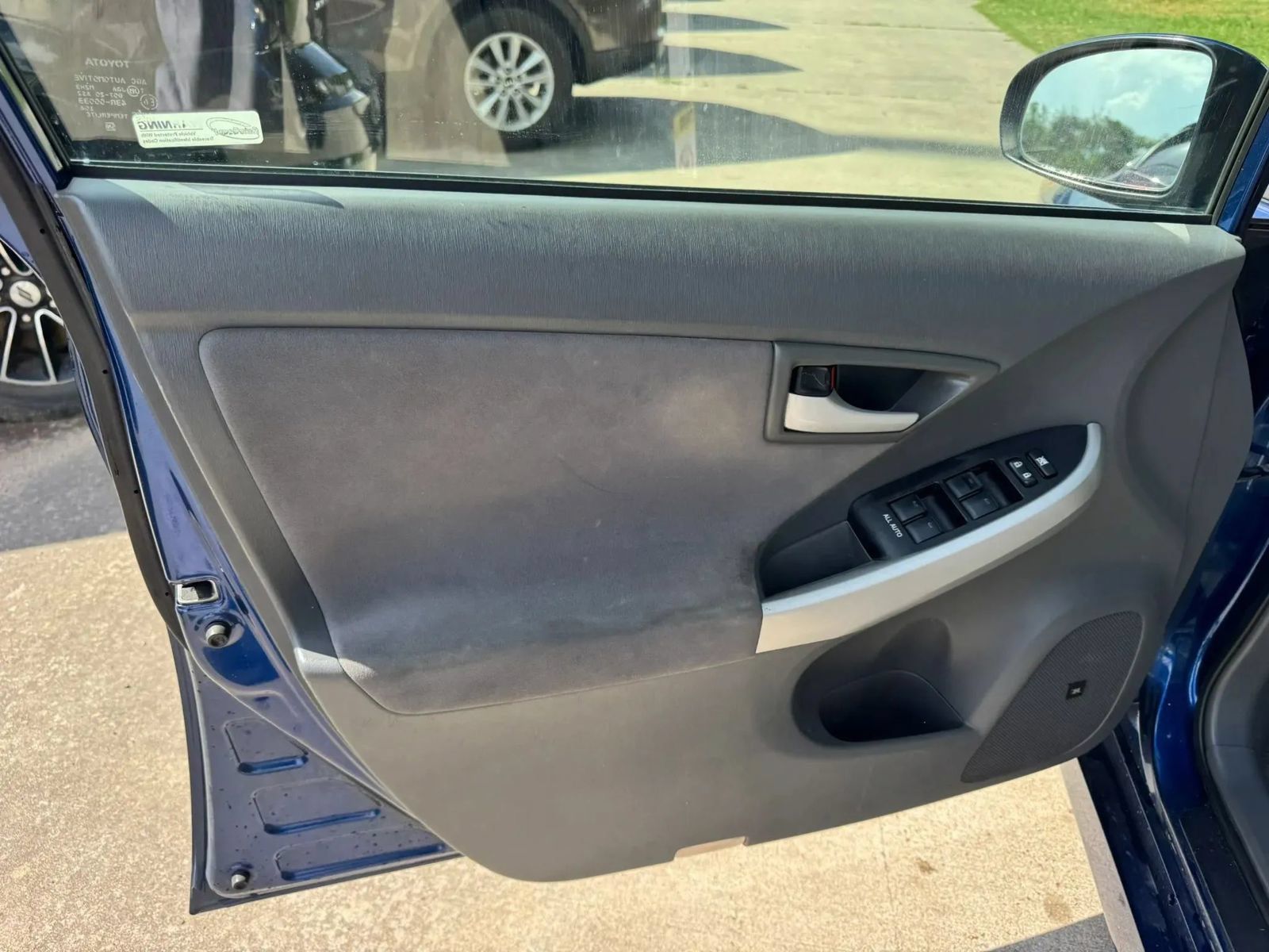 Used 2010 Toyota Prius Three w/ Navigation Pkg FWD image 14
