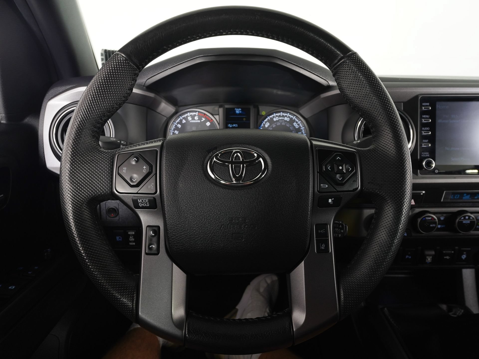 Used 2022 Toyota Tacoma TRD Sport w/ Technology Package AWD/4WD image 16
