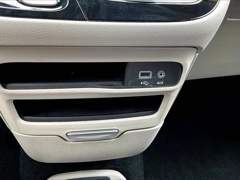 Used 2020 Chrysler Voyager LX FWD image 17