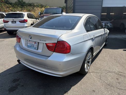 Used 2011 BMW 328i xDrive Sedan AWD/4WD image 3