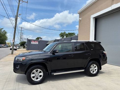 Used 2018 Toyota 4Runner SR5 Premium AWD/4WD image 2