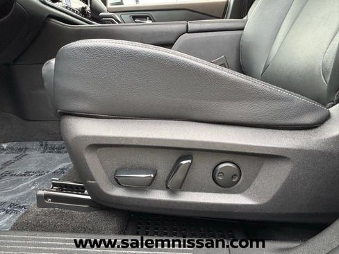 Used 2023 Nissan Rogue SL image 11