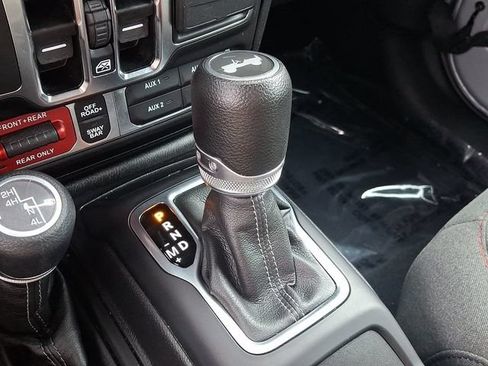 Used 2024 Jeep Wrangler Unlimited Rubicon w/ Safety Group AWD/4WD image 15