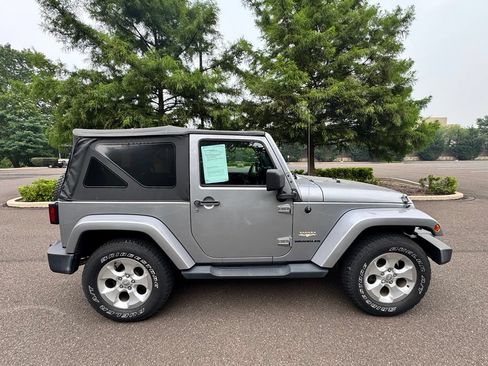 Used 2015 Jeep Wrangler Sahara AWD/4WD image 2