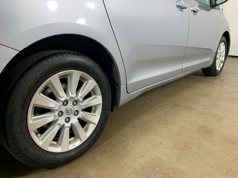 Used 2013 Toyota Sienna XLE AWD/4WD image 9