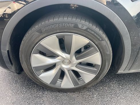 Used 2023 Tesla Model Y Long Range AWD/4WD image 9