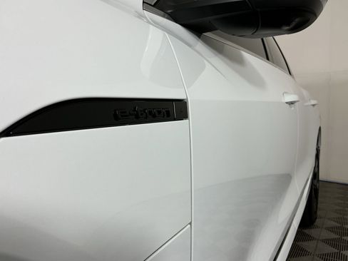 Used 2024 Audi Q8 e-tron Premium Plus w/ Premium Plus Package image 5