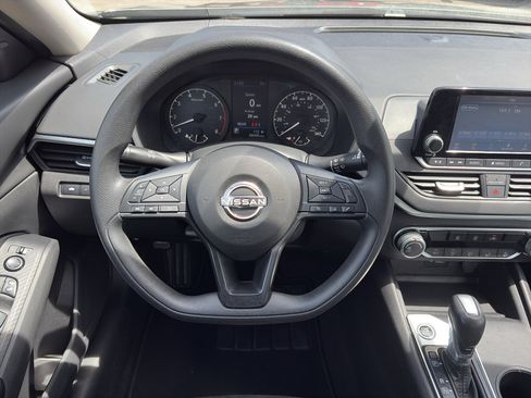 Used 2023 Nissan Altima 2.5 S FWD image 12