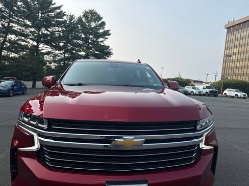 Used 2021 Chevrolet Suburban LT AWD/4WD image 4