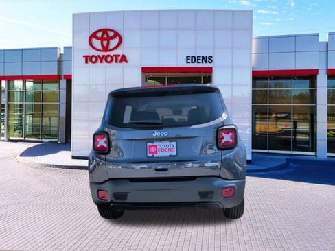 Used 2022 Jeep Renegade Latitude w/ Convenience Group AWD/4WD image 4