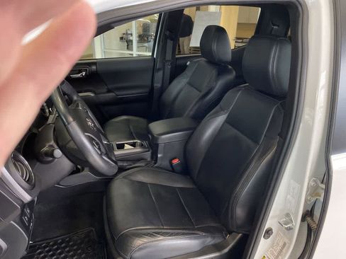 Used 2021 Toyota Tacoma TRD Off-Road AWD/4WD image 22
