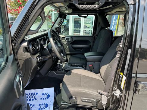 Used 2022 Jeep Wrangler Unlimited Sport AWD/4WD image 4