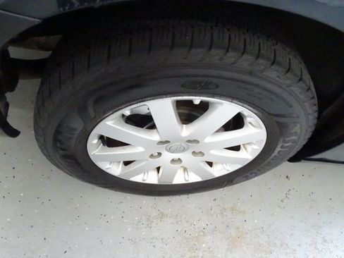 Used 2013 Chrysler Town & Country Touring FWD image 26