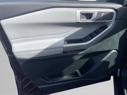 Used 2022 Ford Explorer XLT image 13