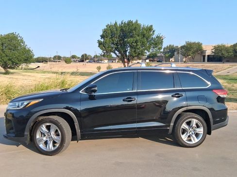 Used 2019 Toyota Highlander Limited AWD/4WD image 2