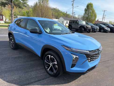 Used 2024 Chevrolet Trax RS w/ Driver Confidence Package image 7