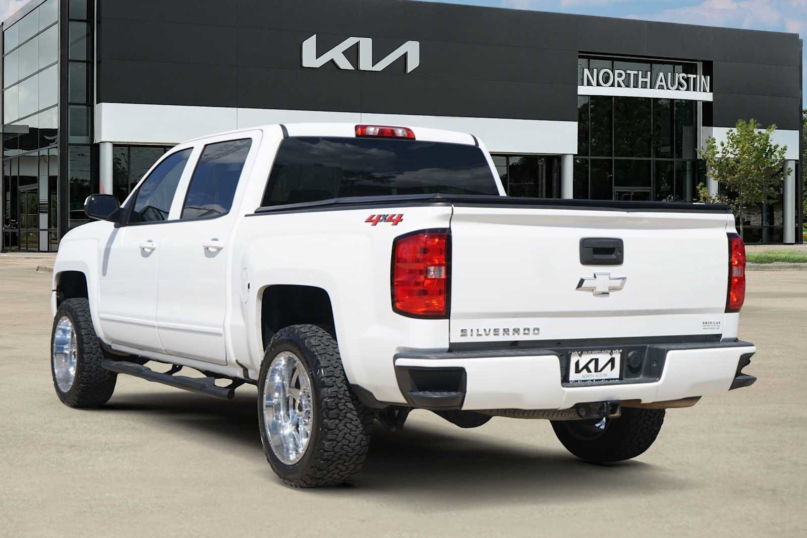 Used 2018 Chevrolet Silverado 1500 LT w/ Texas Edition AWD/4WD image 4