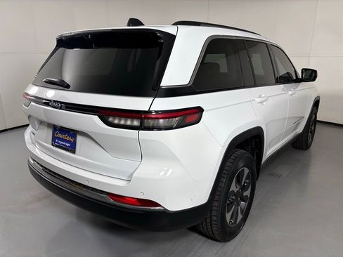 Used 2022 Jeep Grand Cherokee Limited 4xe w/ Luxury Tech Group II image 8