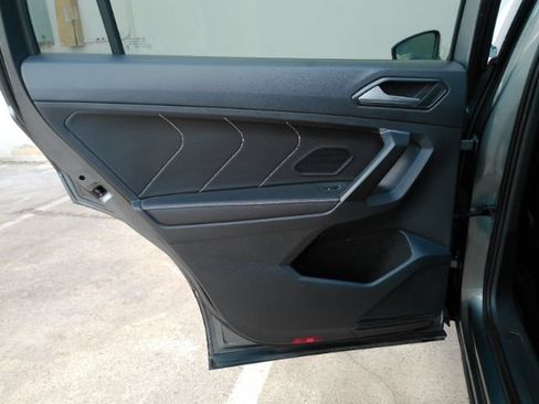 Used 2022 Volkswagen Tiguan SE w/ Panoramic Sunroof Package FWD image 19