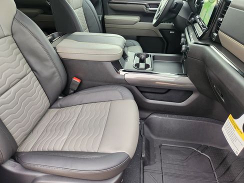 New 2026 Chevrolet Silverado 2500 ZR2 image 19