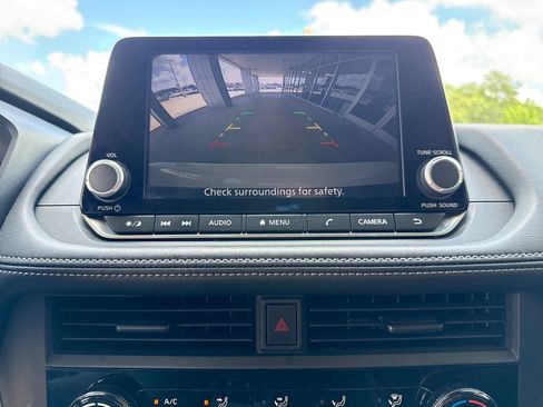 Used 2025 Nissan Rogue S FWD image 21