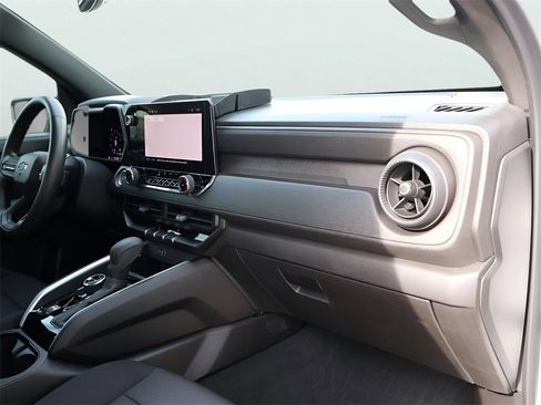 Used 2024 Chevrolet Colorado Trail Boss w/ Technology Package image 11