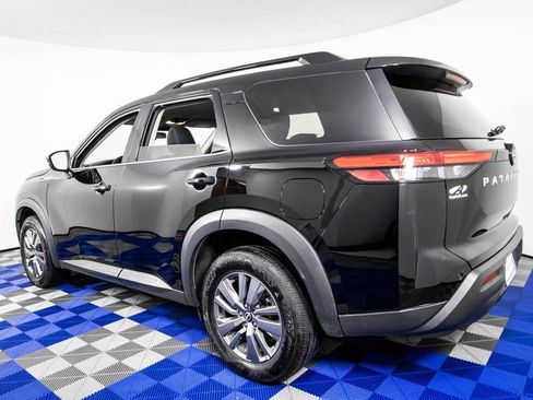 Used 2025 Nissan Pathfinder SV FWD image 6