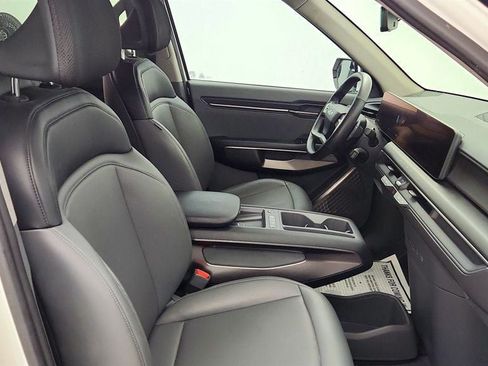 Used 2024 Kia EV9 Light Long Range RWD image 23