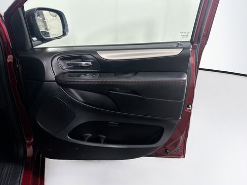 Used 2019 Dodge Grand Caravan GT FWD image 32