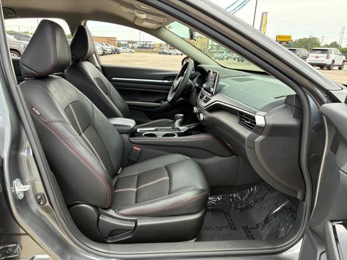 Used 2024 Nissan Altima 2.5 SR FWD image 13