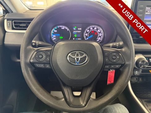 Used 2021 Toyota RAV4 LE AWD/4WD image 16