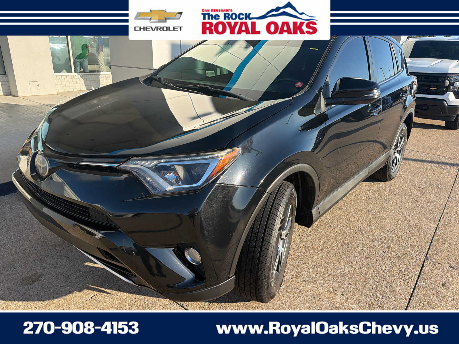 Used 2018 Toyota RAV4 XLE AWD/4WD image 1