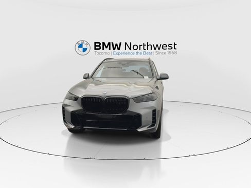 New 2026 BMW X5 xDrive40i w/ M Sport Package AWD/4WD image 8